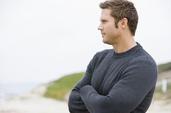 Homme face à la plage ressent andquot;quelque chose et moiandquot;
